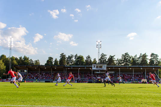 Varbergs spelare mot Degerfors spelare
