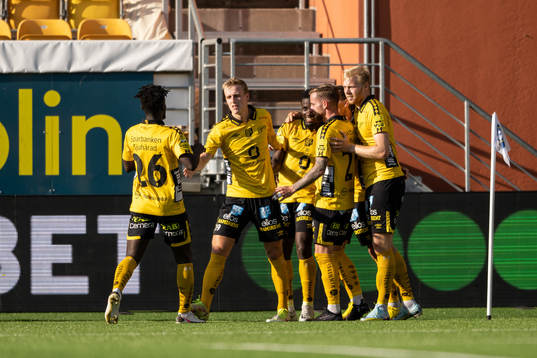 Elfsborgs Michael Baidoo kramas om av lagkamrater