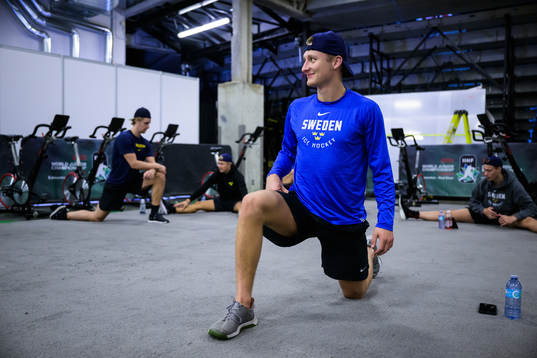 Bläddra bland fler bilder av 2022 IIHF World Junior Championship, day 6, Sweden, morning skate