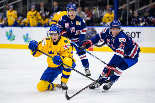 Daniel Ljungman of Sweden and Carter Mazur of USA