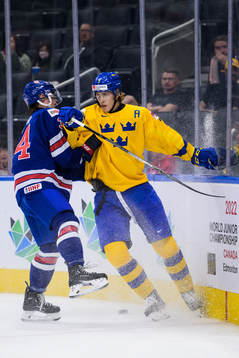 Carter Mazur of USA and Simon Edvinsson of Sweden
