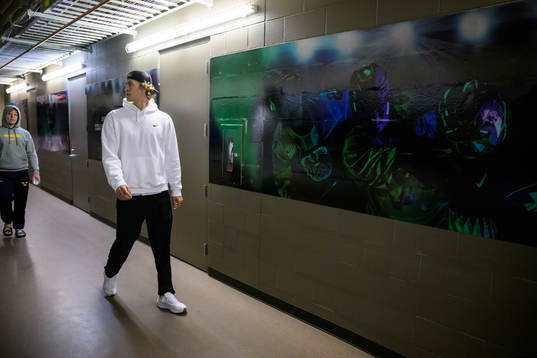 Simon Edvinsson of Sweden arrives to the arena for a