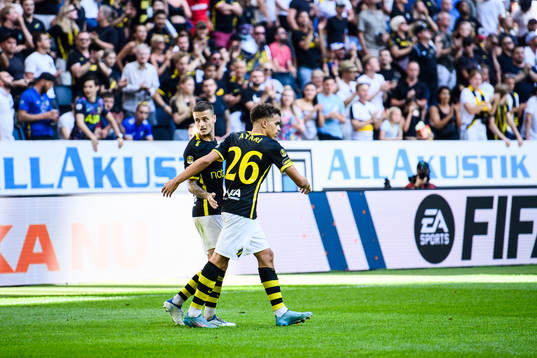 AIKs Vincent Thill och Yasin Ayari jublar