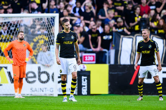 AIKs målvakt Kristoffer Nordfeldt, Mikael Lustig och