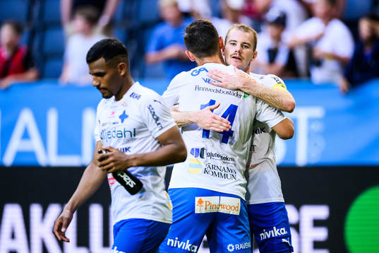 Värnamos Marcus Antonsson och Freddy Winsth jublar