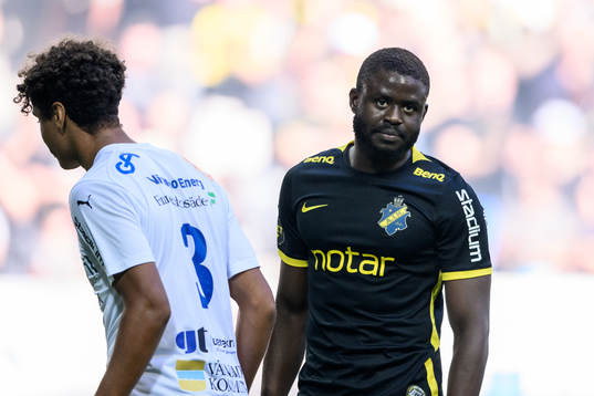 Värnamos Robin Tihi och AIKs Benjamin Mbunga Kimpioka