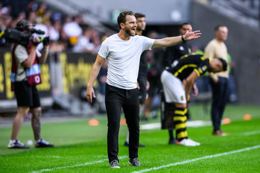 AIKs tränare Bartosz Grzelak