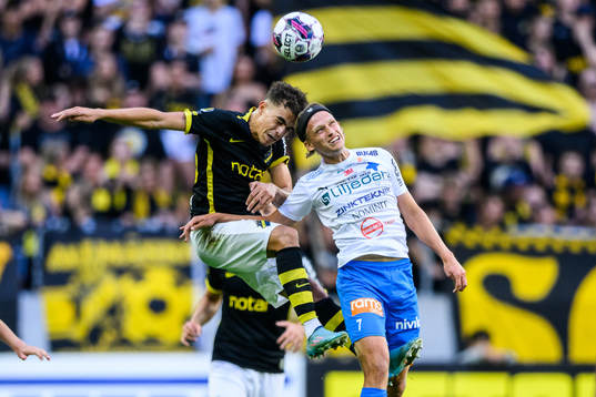 AIKs Yasin Ayari och Värnamos Charlie Vindehall