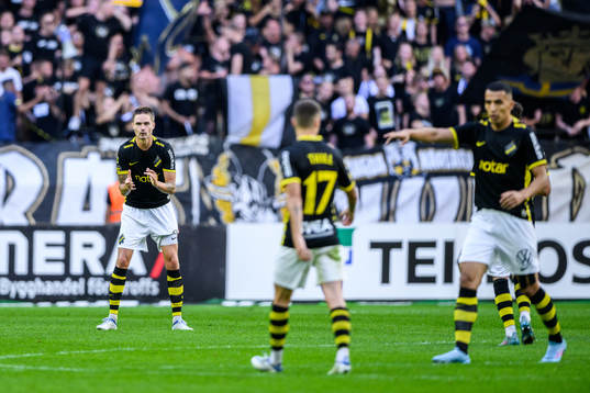 AIKs Mikael Lustig jublar