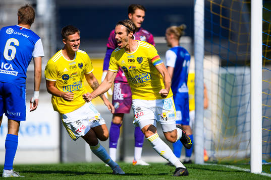 Falkenbergs Tobias Karlsson jublar