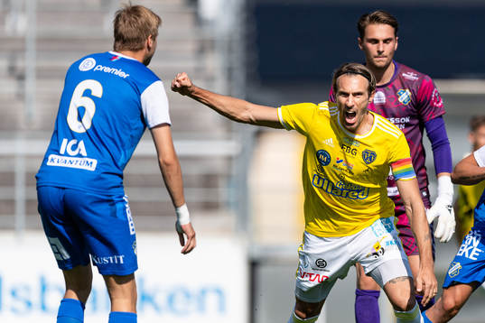 Falkenbergs Tobias Karlsson jublar