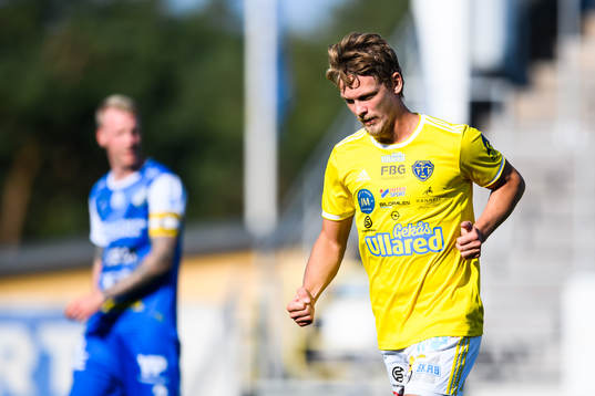 Falkenbergs Robin Hofsö jublar