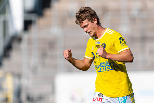 Falkenbergs Robin Hofsö jublar