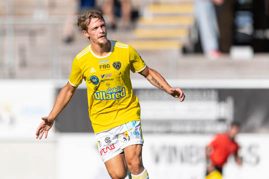 Falkenbergs Robin Hofsö jublar