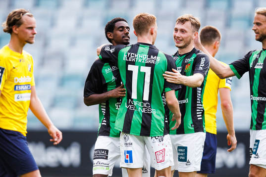 GAIS Harun Ibrahim jublar med lagkamrater