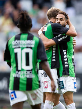GAIS Gustav Lundgren jublar ihop med Mervan Celik