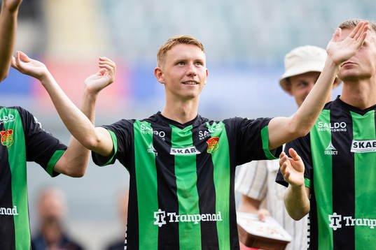 GAIS Julius Lindberg jublar framför klacken