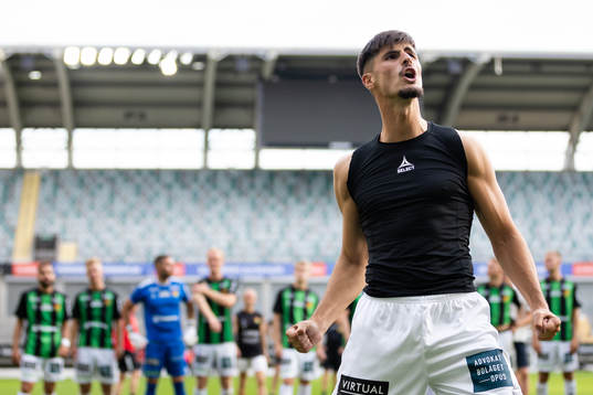 GAIS Emin Grozdanic jublar framför klacken