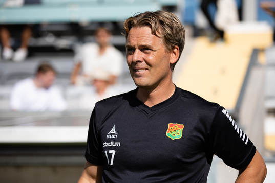 GAIS tränare Fredrik Holmberg innan  fotbollsmatchen i