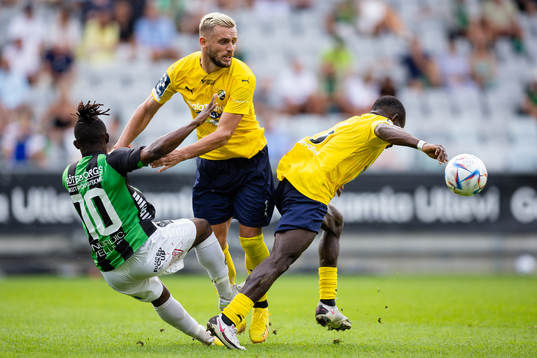 GAIS Michael Kargbo och Ljungskiles Argjend Malaj och Uba