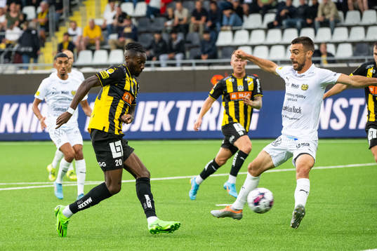 Häckens Blair Sebastian Turgott och Mjällbys Carlos Moros