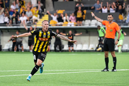 Häckens Mikkel Rygaard Jensen jublar