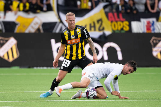 Häckens Mikkel Rygaard Jensen och Mjällbys Jesper