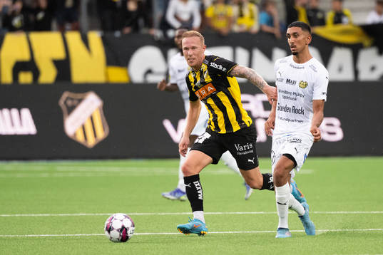 Häckens Mikkel Rygaard Jensen och Mjällbys Amir Al-Ammari