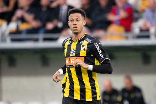 Häckens Tobias Sana byts in