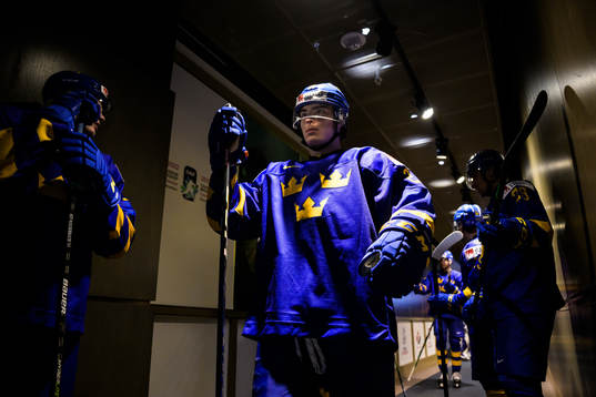 Liam Öhgren of Sweden with teammates