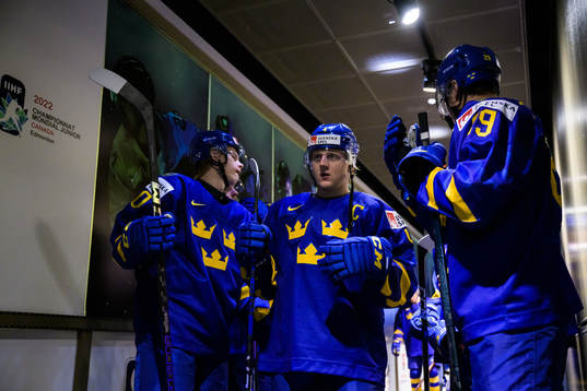 Emil Andrae of Sweden with teammates