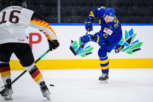 Oskar Olausson of Sweden scores 1-1
