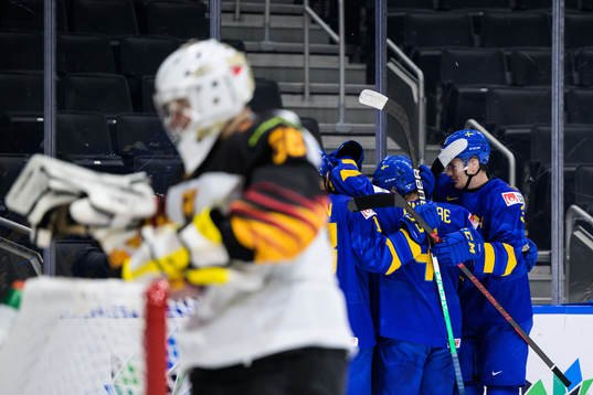Oskar Magnusson of Sweden celebrate the 3-1 goal with