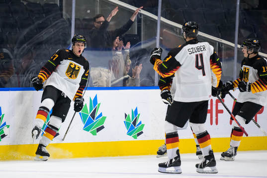 Bennet Rossmy of Germany celebrates