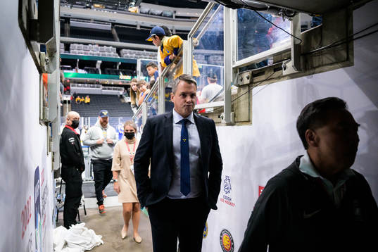 Head coach Tomas Montén of Sweden