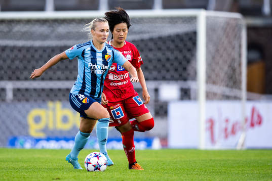 Djurgårdens Tove Almqvist och Linköpings Saori Takarada