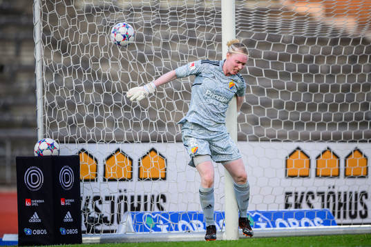Djurgårdens målvakt Hedvig Lindahl släpper in 0-2