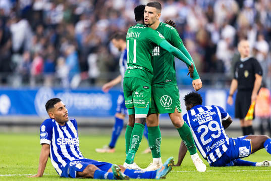 Hammarbys Bubacarr Trawally jublar och IFK Göteborgs Hosam