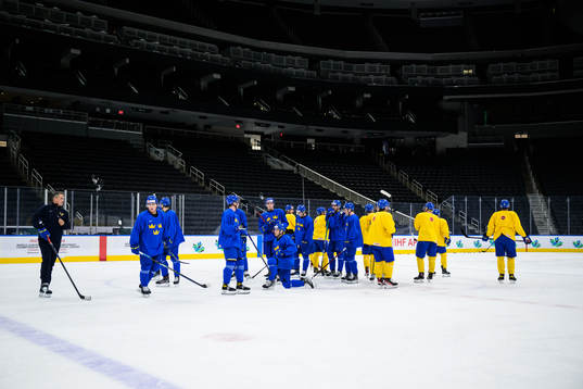 Players of Sweden at a practice session