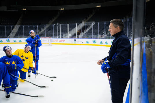 Head coach Tomas Montén of Sweden at a practice session