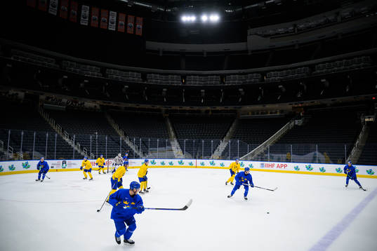 Players of Sweden at a practice session
