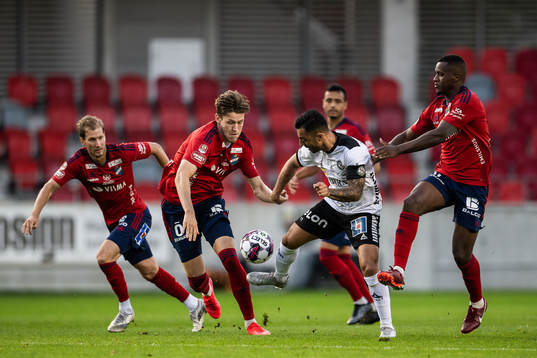 Örebros Jiloan Hamad mot Östers John Stenberg och Manasse