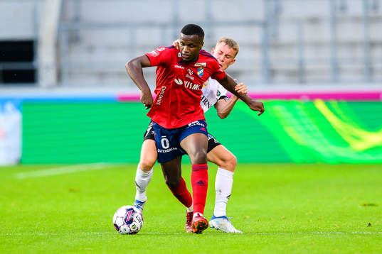 Östers Manasse Kusu och Örebros Valgeir Valgeirsson