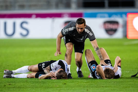 Örebros Daniel Björnquist och Niclas Bergmark har ont