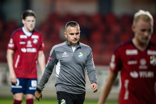 Östers tränare Srdjan Tufegdzic deppar