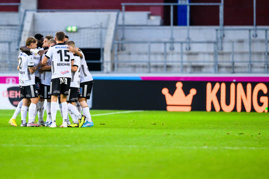 Örebros spelare jublar