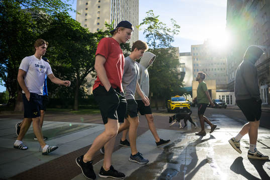 Bläddra bland fler bilder av 2022 IIHF World Junior Championship, day 9, Sweden, team activity