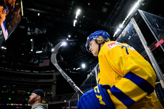 Simon Edvinsson of Sweden at warm-up