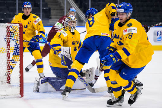 Emil Andrae, goaltender Jesper Wallstedt, Leo Lööf and