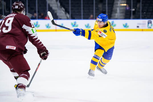 Emil Andrae of Sweden scores 2-1